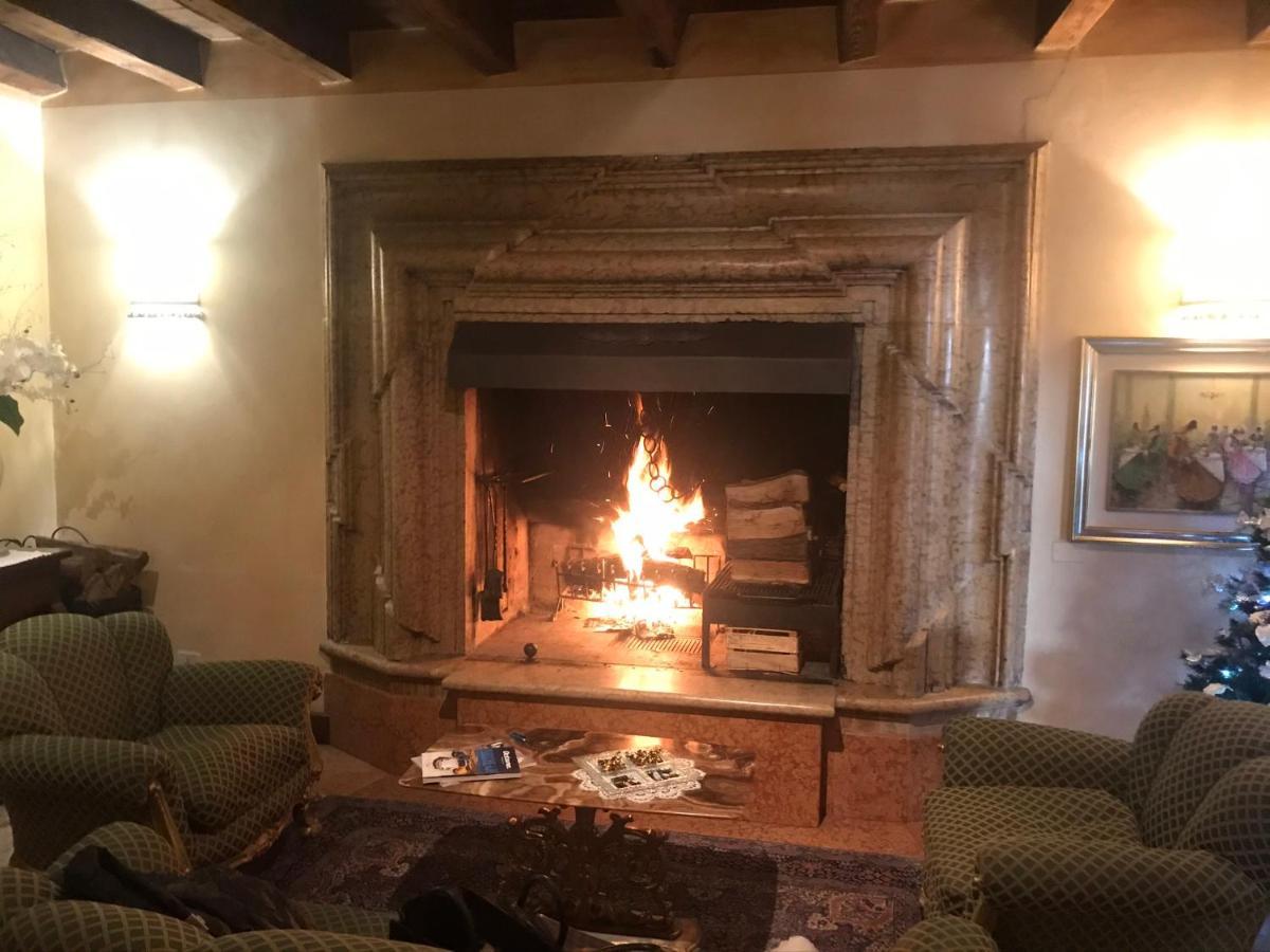 Antica Dimora Corte Impero Affi Bagian luar foto